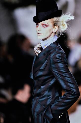 026-vivienne-westwood-fall-1996-ready-to-wear-detail-CN10055756-simonetta-gianfelice