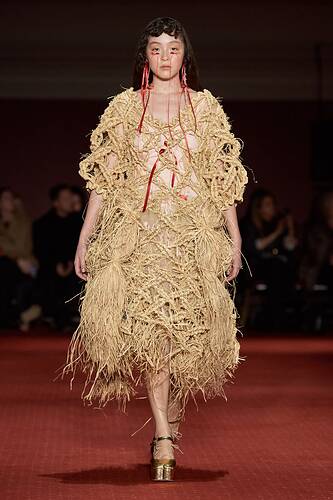 00050-simone-rocha-fall-2023-ready-to-wear-credit-gorunway