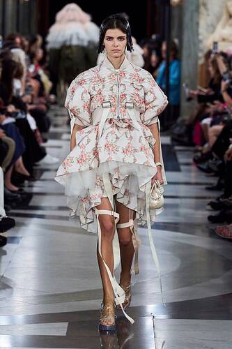 00006-simone-rocha-spring-2023-ready-to-wear-credit-gorunway