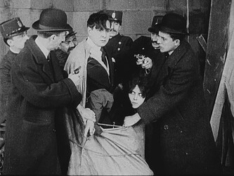 cap_Les.Vampires.1915-1916.DiSK.II.720p.BluRay.x264-GABE_00_42_41_109