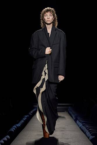 00001-dries-van-noten-fall-2023-ready-to-wear-credit-gorunway