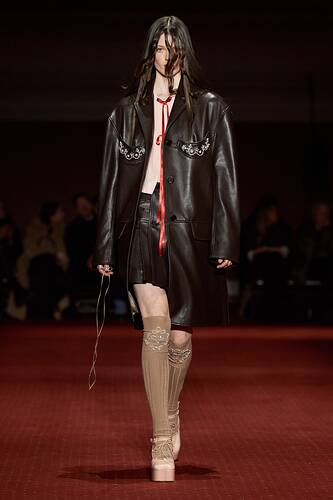 00008-simone-rocha-fall-2023-ready-to-wear-credit-gorunway