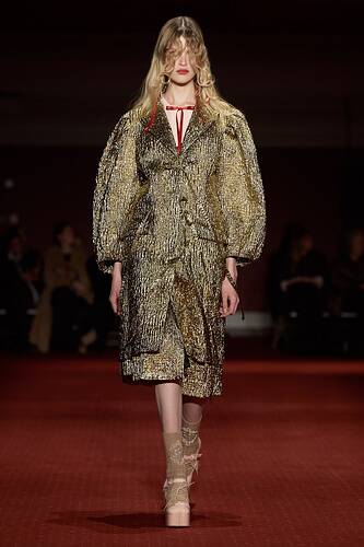 00005-simone-rocha-fall-2023-ready-to-wear-credit-gorunway