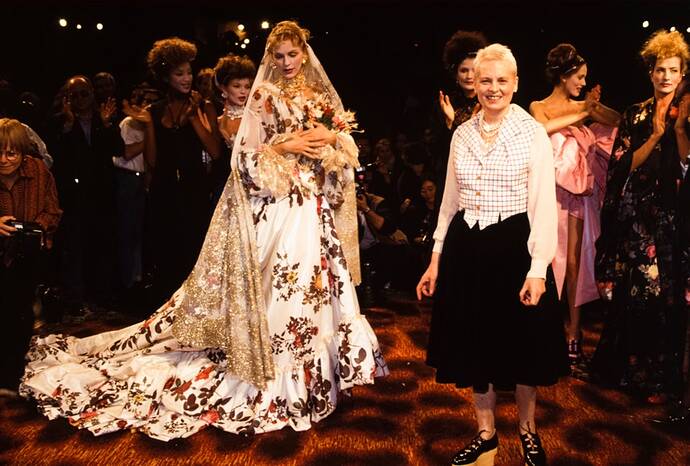073-vivienne-westwood-spring-1994-ready-to-wear-GettyImages-954052108