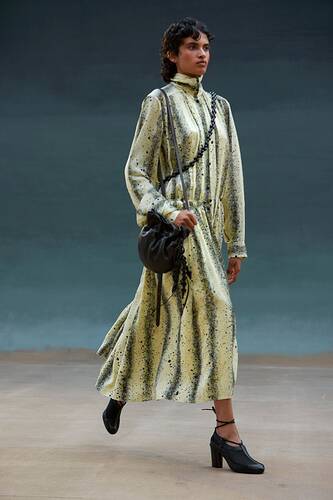 00001-Lemaire-Mens-Spring-2022-Paris-credit-Lena-Emery