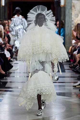 00047-simone-rocha-spring-2023-ready-to-wear-credit-gorunway
