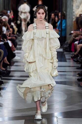 00007-simone-rocha-spring-2023-ready-to-wear-credit-gorunway