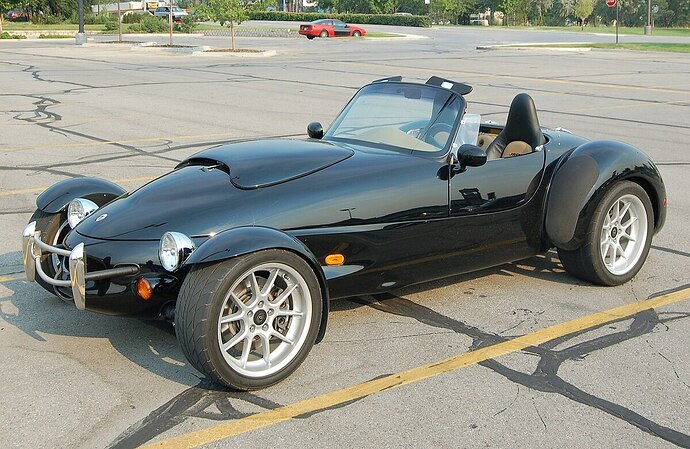 Panoz_Roadster_(cropped)